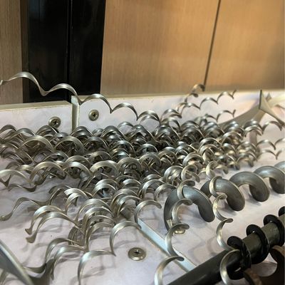 Harga yang bagus Mudah Operasi Conveyor Sekrup Heavy Duty Manganese Steel Spiral Conveyor Blade Baja tahan karat Konstruksi / Mining Transfer Peralatan suku cadang on line